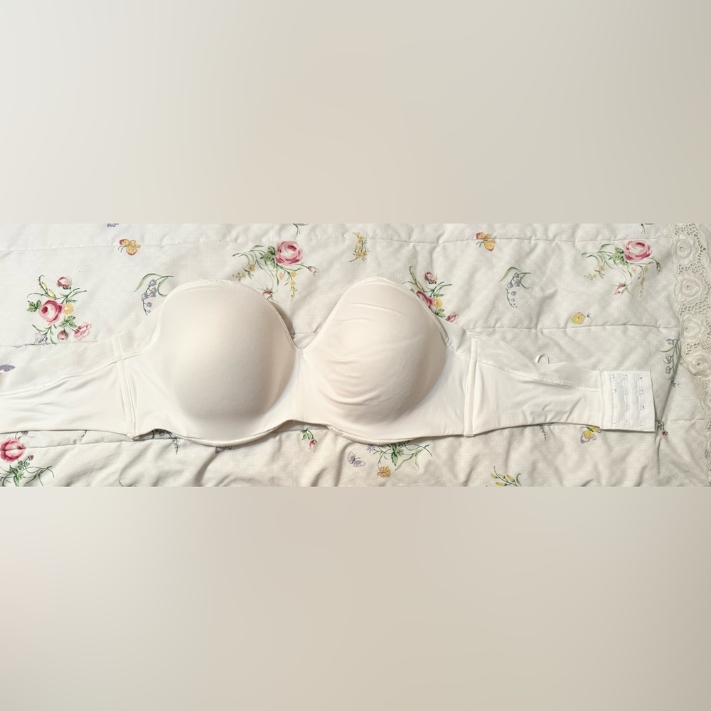 White strapless bra